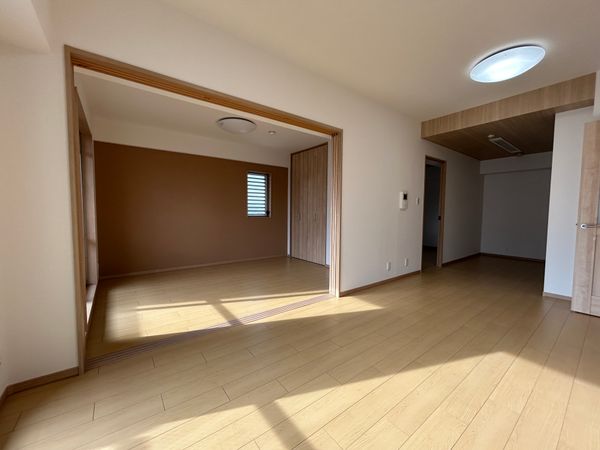 ラウムズ三国ヶ丘 リビング ラウムズ三国ヶ丘 リビング