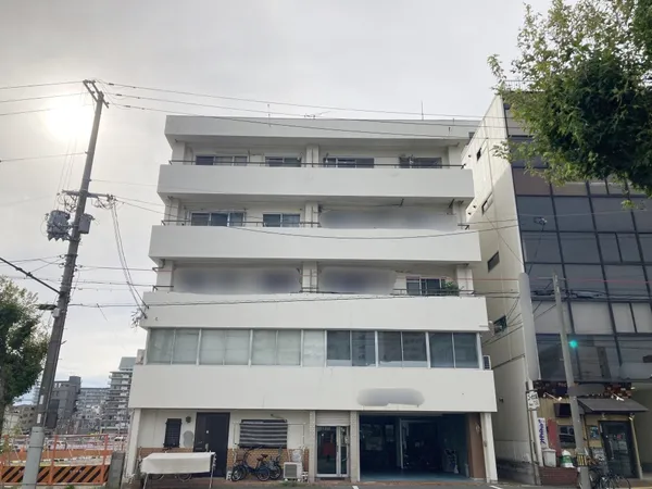 マンション外観。お問合せは担当、石川までご連絡下さい。