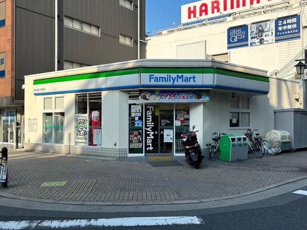 ファミリーマート京屋三国ヶ丘駅前店徒歩6分。