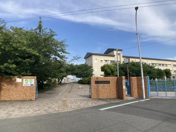 堺市立浜寺中学校徒歩20分。