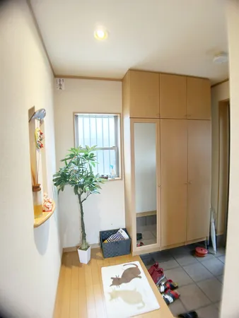 玄関、造付下足箱あり　ぜひご検討下さい