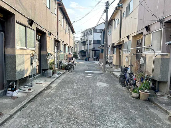 前面道路幅員４．０ｍの位置指定道路です。