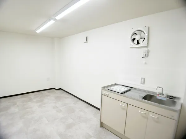 １階給湯室：約６.２帖