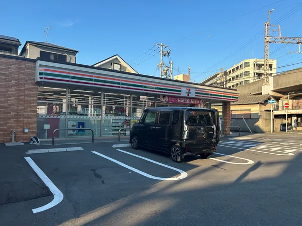 セブンイレブン堺三宝町2丁店徒歩2分。