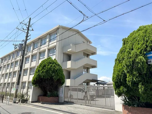 三宝小学校まで徒歩10分です。