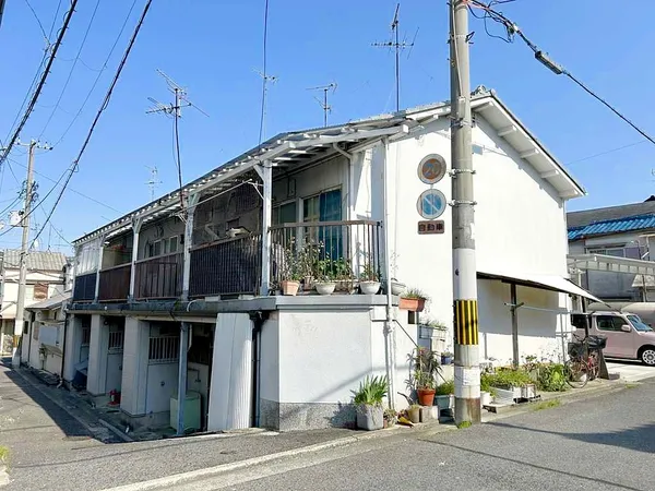北側と西側の角地となります