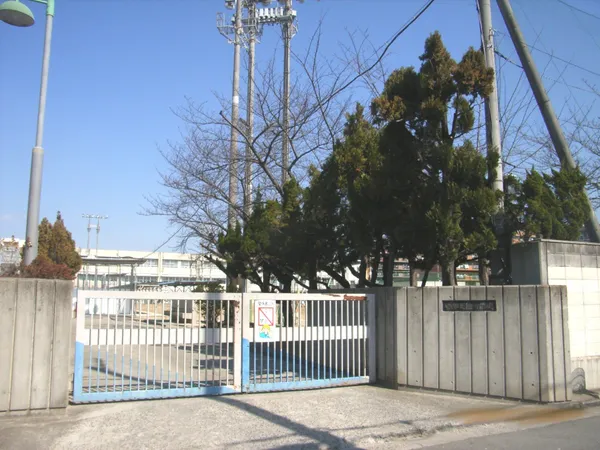 旭中学校まで徒歩13分