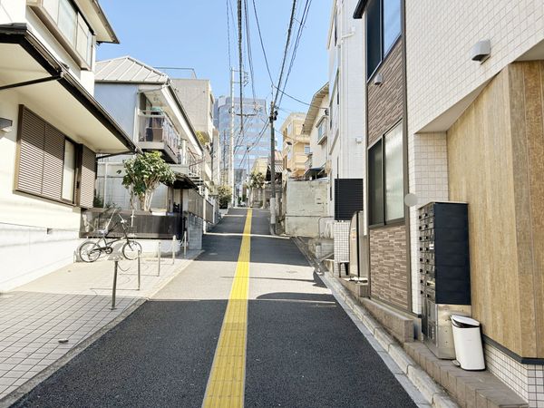 新宿区高田馬場一丁目「借地」 前面道路含む外観