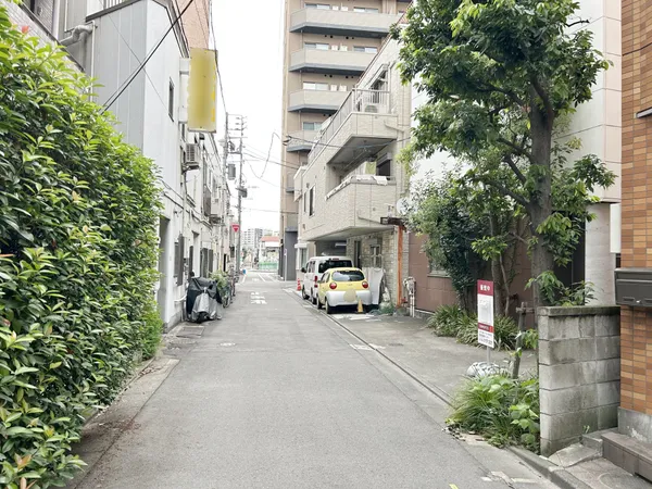 前面道路を含む外観