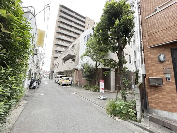 前面道路を含む外観