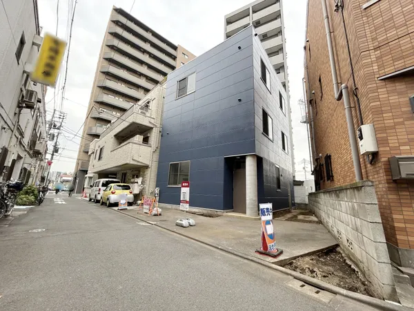 前面道路を含む外観