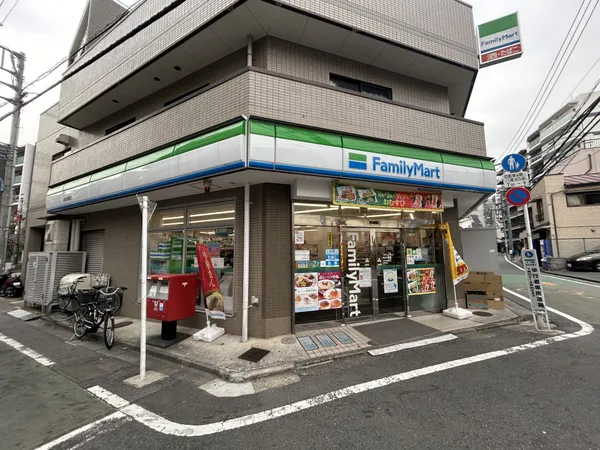 徒歩1分。