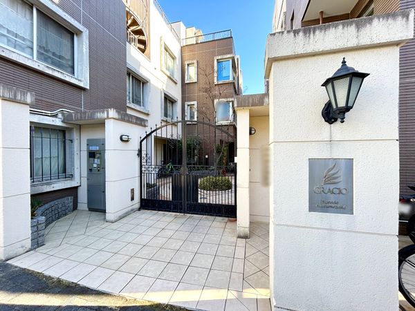 グラシオ早稲田・夏目坂 エントランス