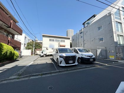 新宿区新宿6丁目 土地 前面道路含む外観