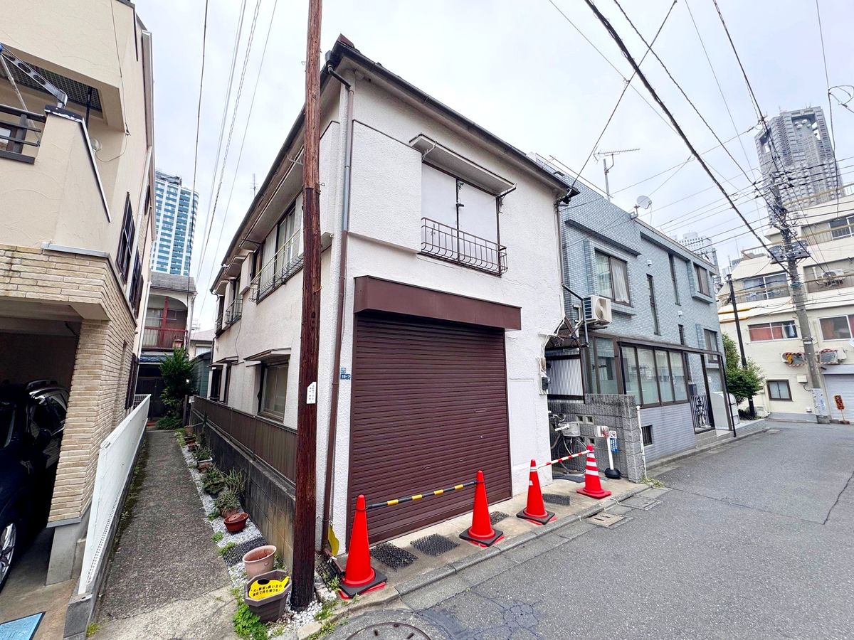 前面道路含む外観