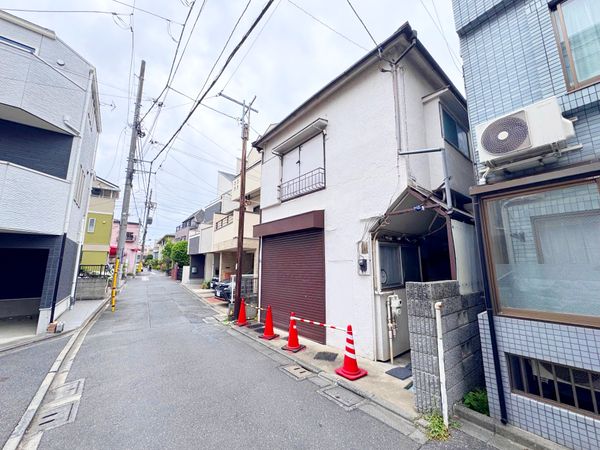 前面道路含む外観