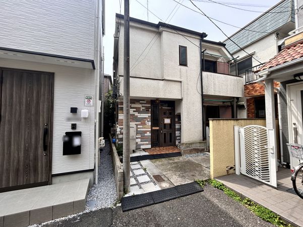 前面道路含む外観