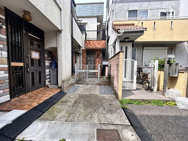 前面道路含む外観