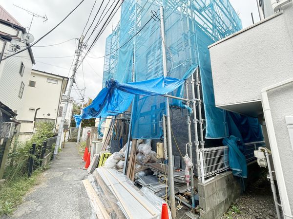 新宿区北新宿3丁目 新築戸建 前面道路含む外観