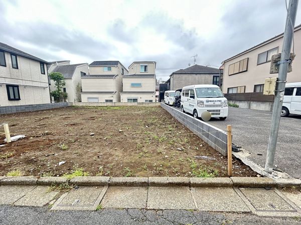 前面道路含む外観