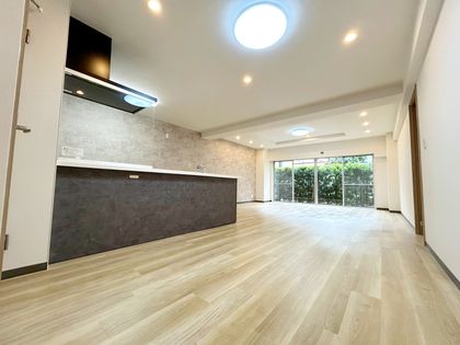 秀和内藤町レジデンス リビング