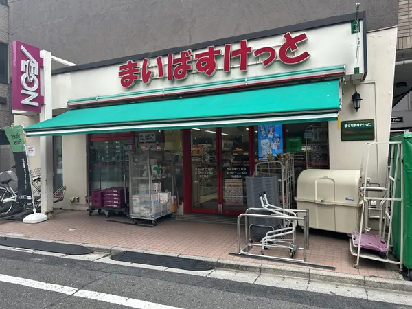 徒歩8分。