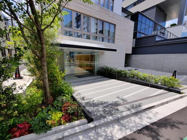 ピアース新宿三丁目 エントランス ピアース新宿三丁目 エントランス