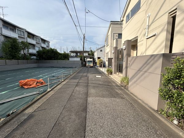 前面道路含む外観