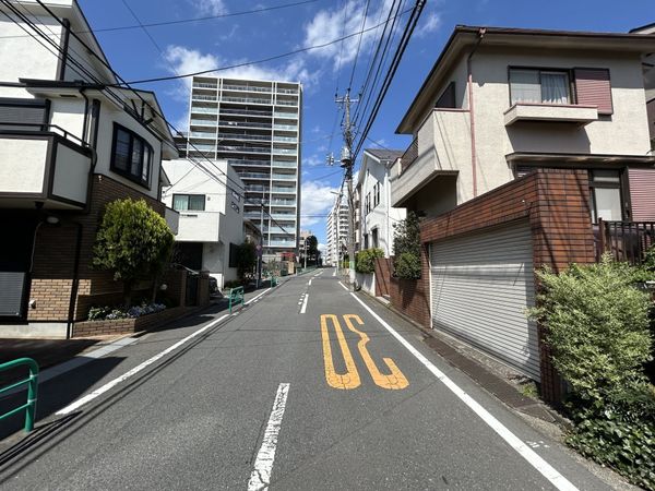 前面道路含む外観