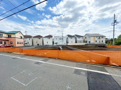 小金井市貫井南町4丁目 土地 3区画 前面道路含む外観