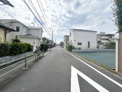 前面道路含む外観