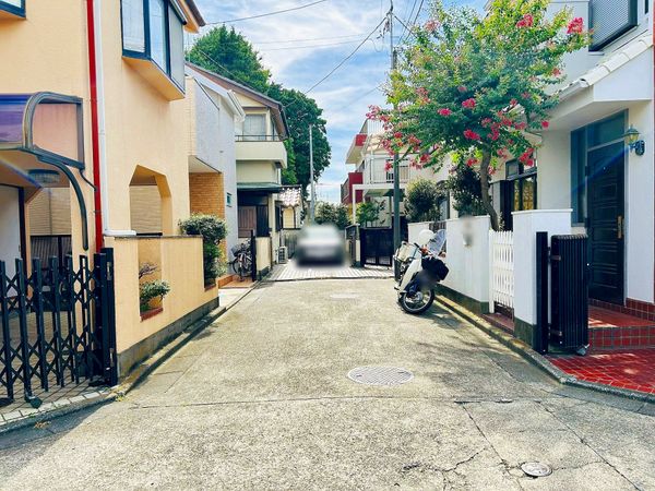 前面道路含む外観