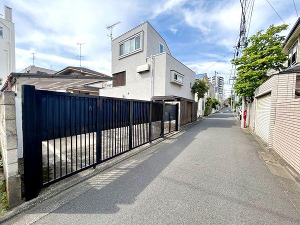 前面道路含む外観