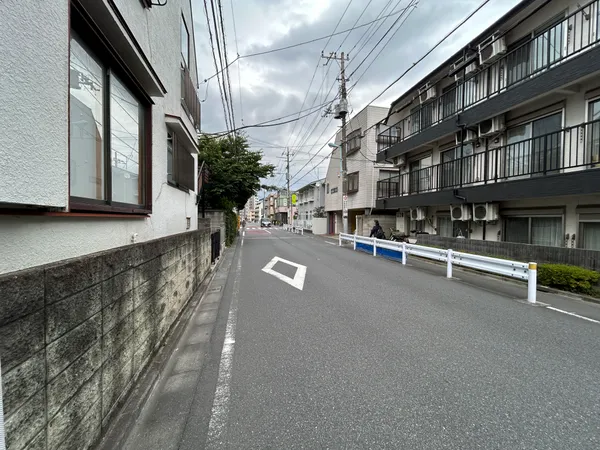 東側前面道路