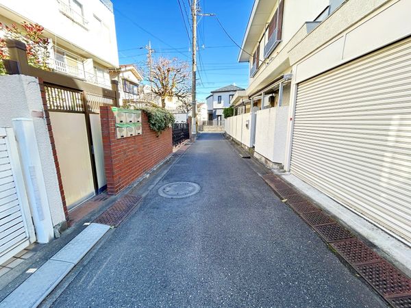 前面道路含む外観