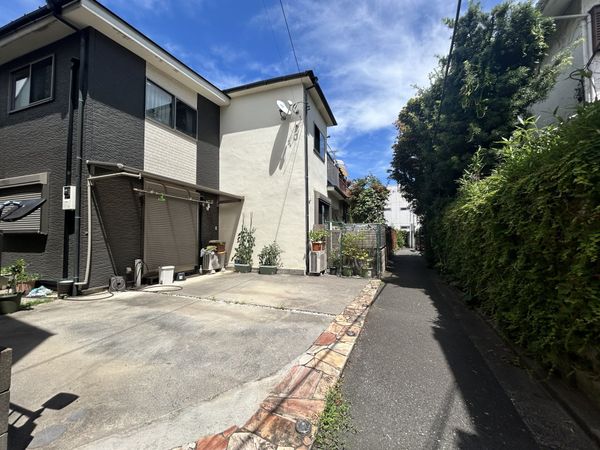 前面道路含む外観