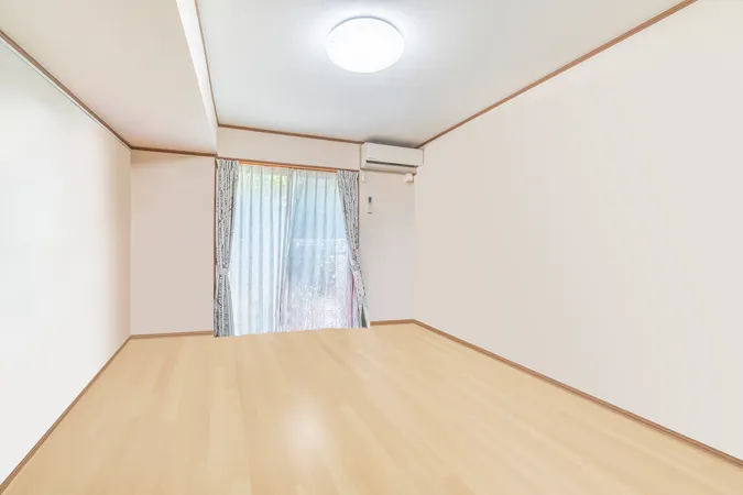 リビングルーム※画像は実際の室内写真および間取り図をもとに、CGにて再現した 「空室リフォームイメージ」であり、実際とは多少異なります。
