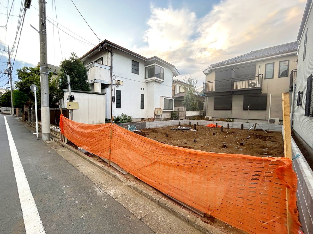 前面道路含む外観