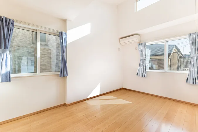 2階洋室約7.0帖※画像は実際の室内写真及び間取り図をもとに、CGにて再現した「空室リフォームイメージ」であり、実際とは多少異なります。