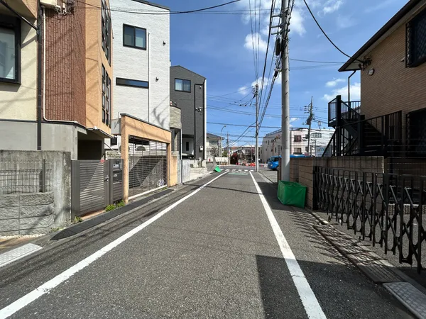 前面道路含む外観