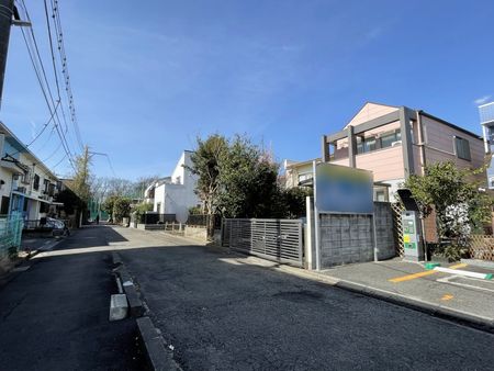 杉並区今川2丁目 戸建 前面道路含む外観 杉並区今川2丁目 戸建 前面道路含む外観