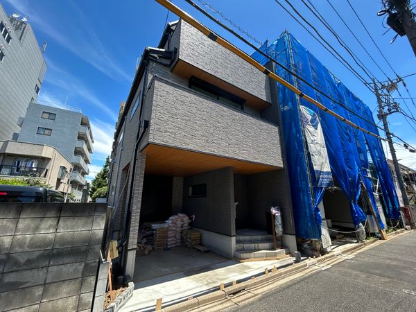 杉並区成田東5丁目 新築戸建 A号棟 前面道路含む外観 杉並区成田東5丁目 新築戸建 A号棟 前面道路含む外観