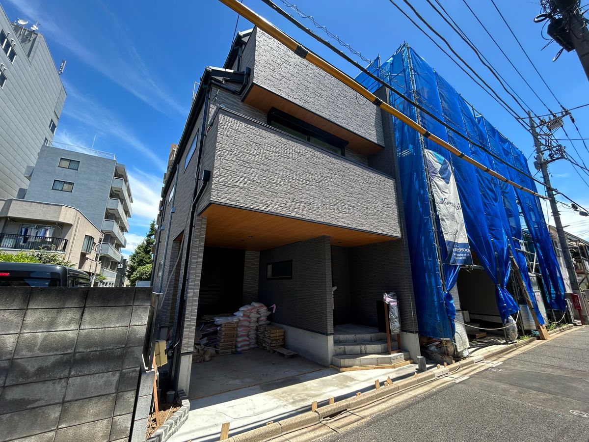 前面道路含む外観