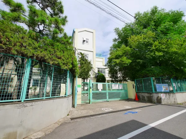 徒歩10分。徒歩15分。