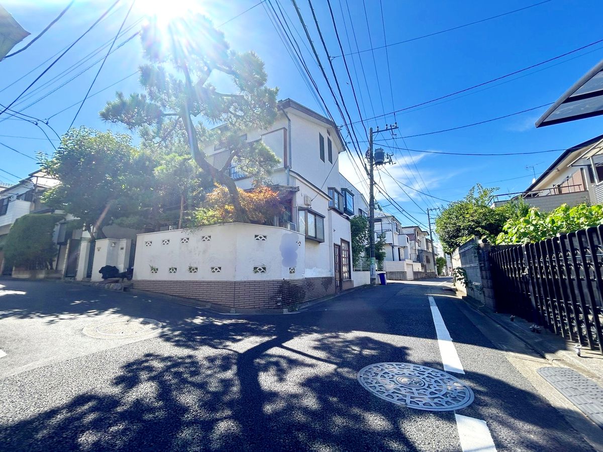 前面道路含む外観