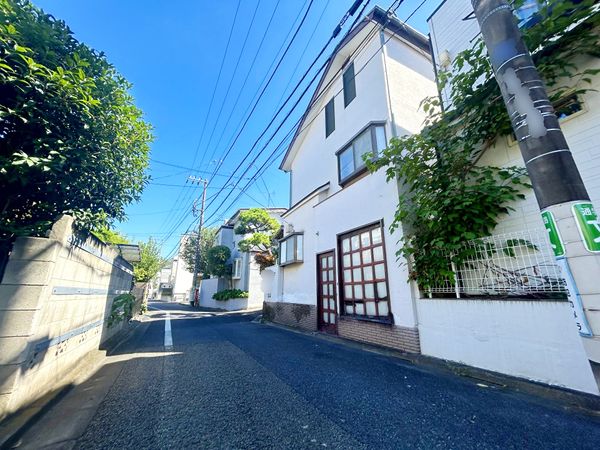 前面道路含む外観