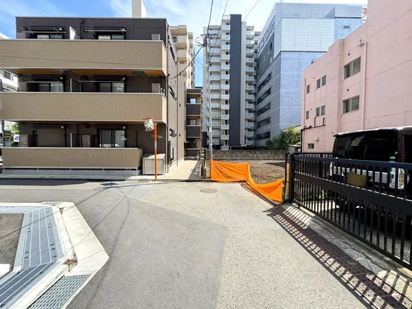 前面道路西側