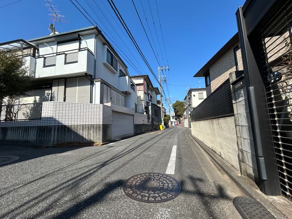 前面道路含む外観