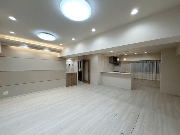 日商岩井方南町マンション リビング