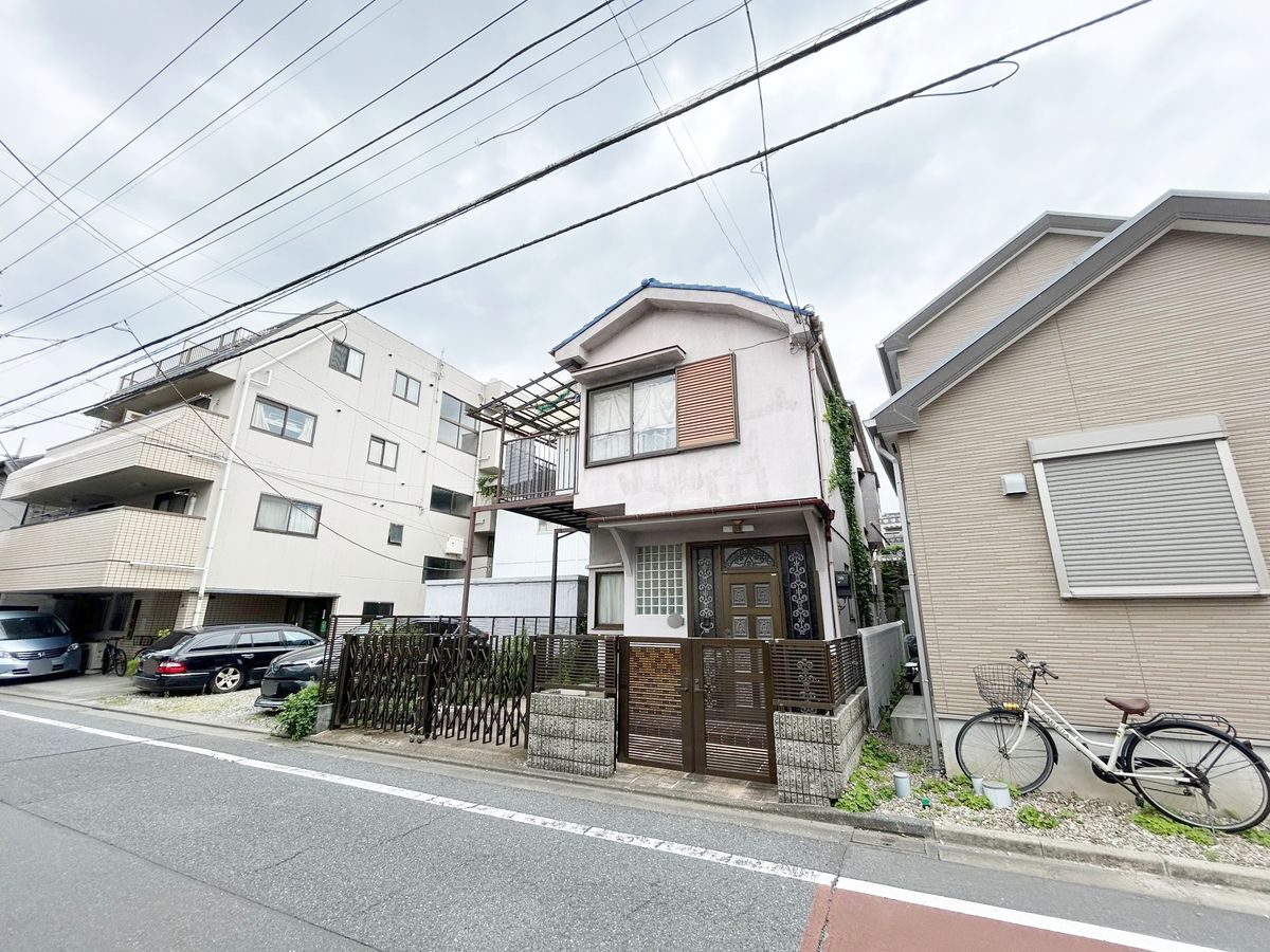 前面道路含む外観